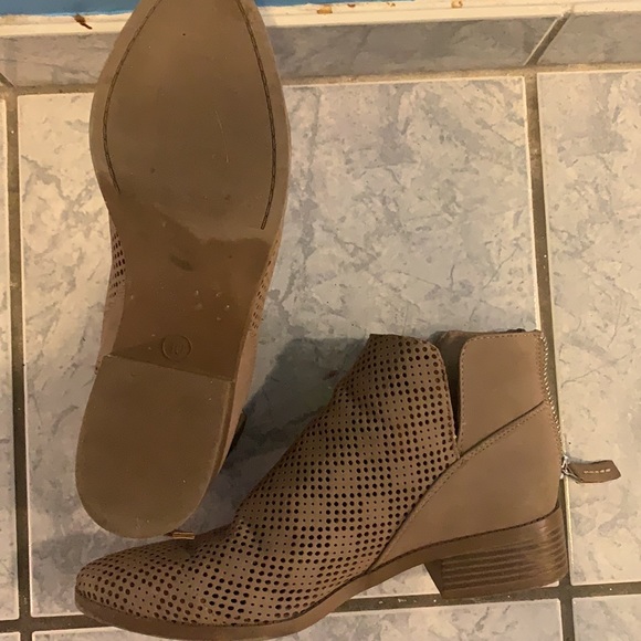 Taupe booties. Size 10 - Picture 6 of 6